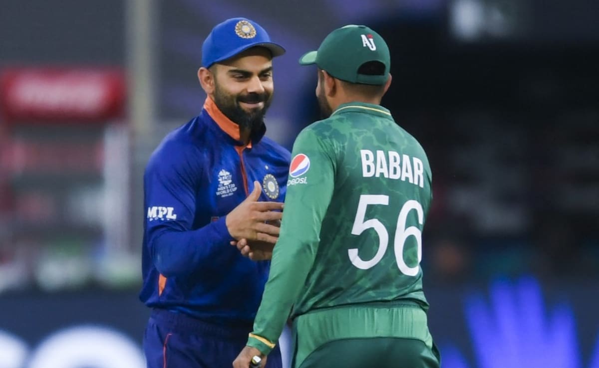 1mr5tvog Virat Kohli Babar Azam Afp 625x300 25 August 22.jpg