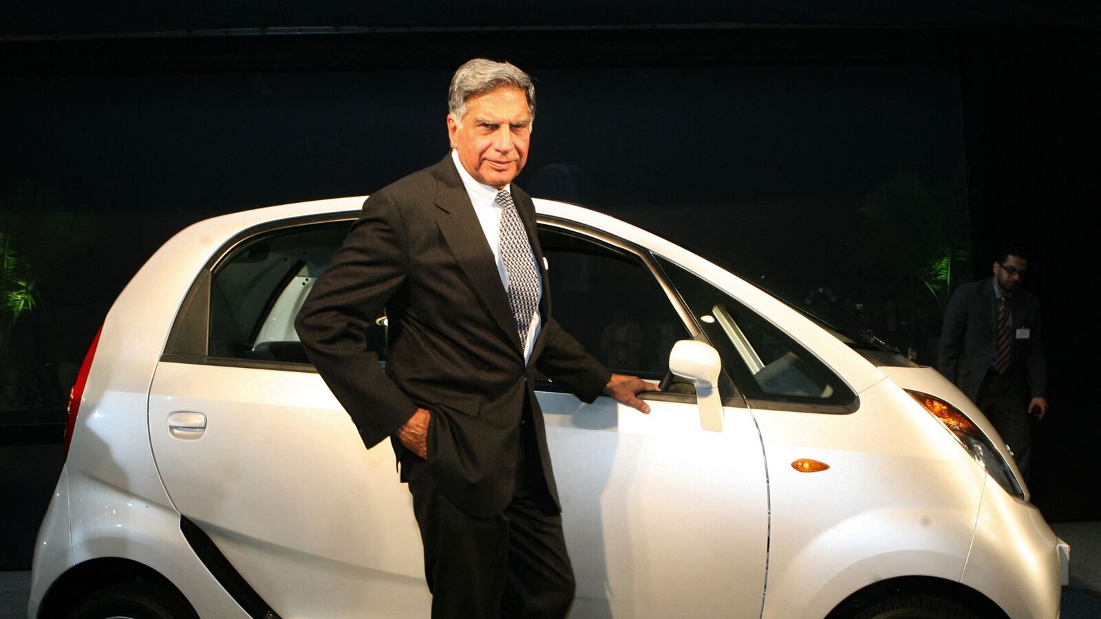 Ratan Tata With Nano 1728538873274 1728538873455.jpg