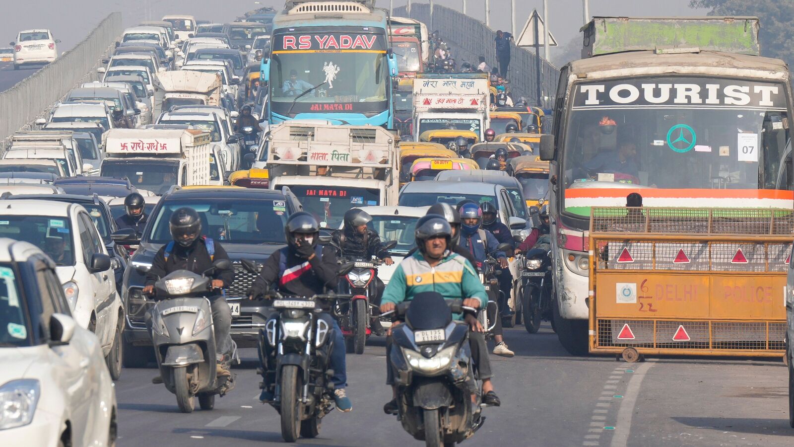 Delhi Pollution Vehicle Ban 1733399055587 1733399055809.jpg