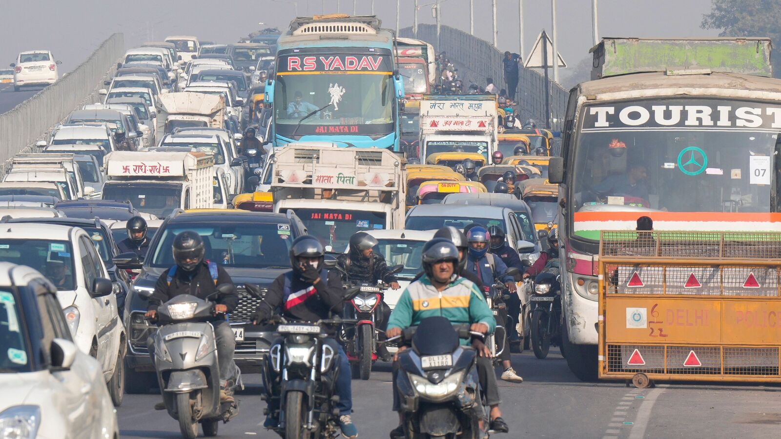 Delhi Pollution Vehicle Ban 1733399055587 1734402477470.jpg