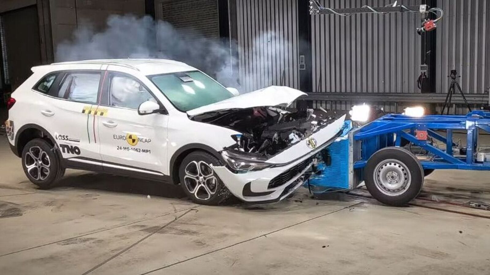 Mg Zs Hybrid Crash Test 1733388417216 1733388424573.jpg